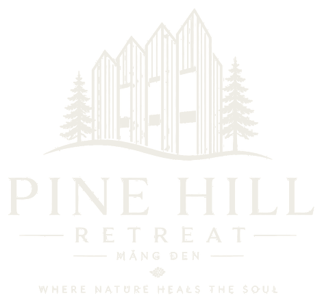Logo Pine Hill Retreat Măng Đen